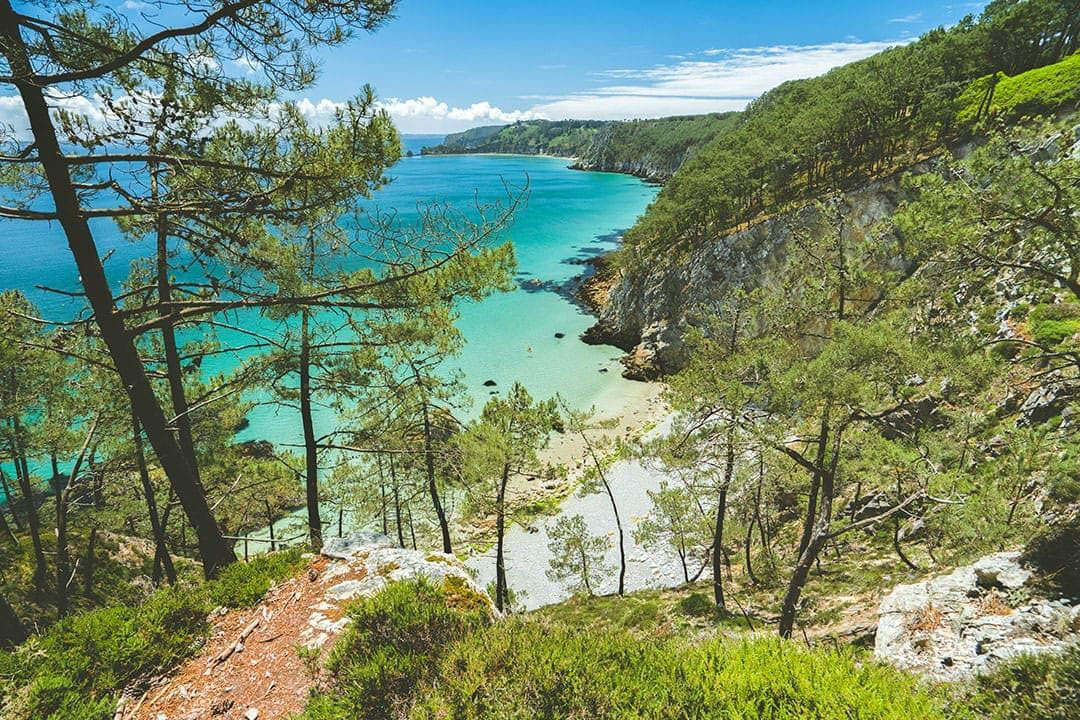 belle plage eau turquoise finistère